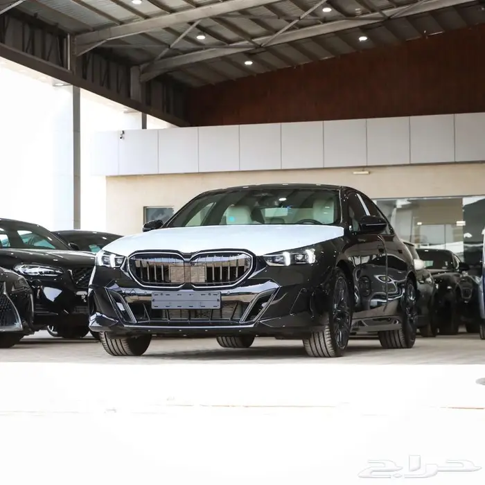 BMW 520 2026 ام كت اسود داخل اوفوايت 2