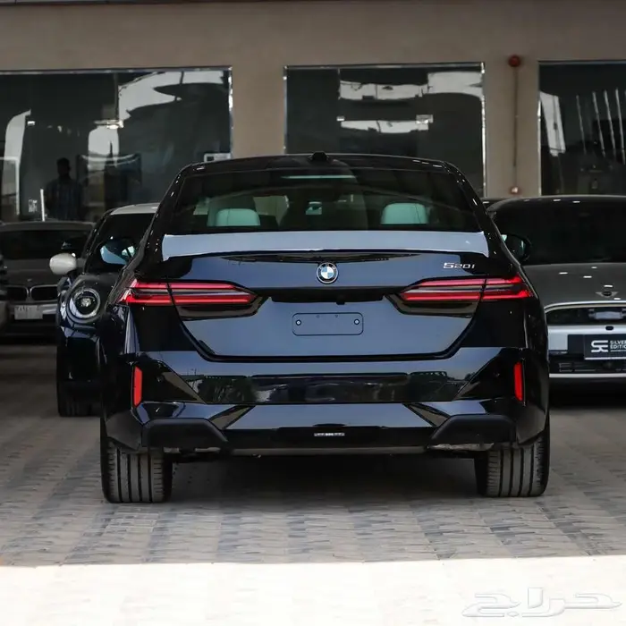 BMW 520 2026 ام كت اسود داخل اوفوايت 5