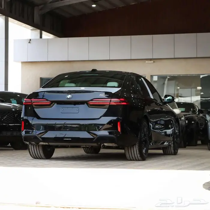 BMW 520 2026 ام كت اسود داخل اوفوايت 4