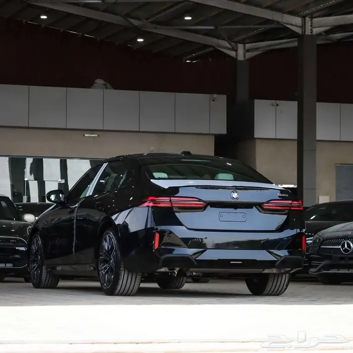 BMW 520 2026 ام كت اسود داخل اوفوايت 3
