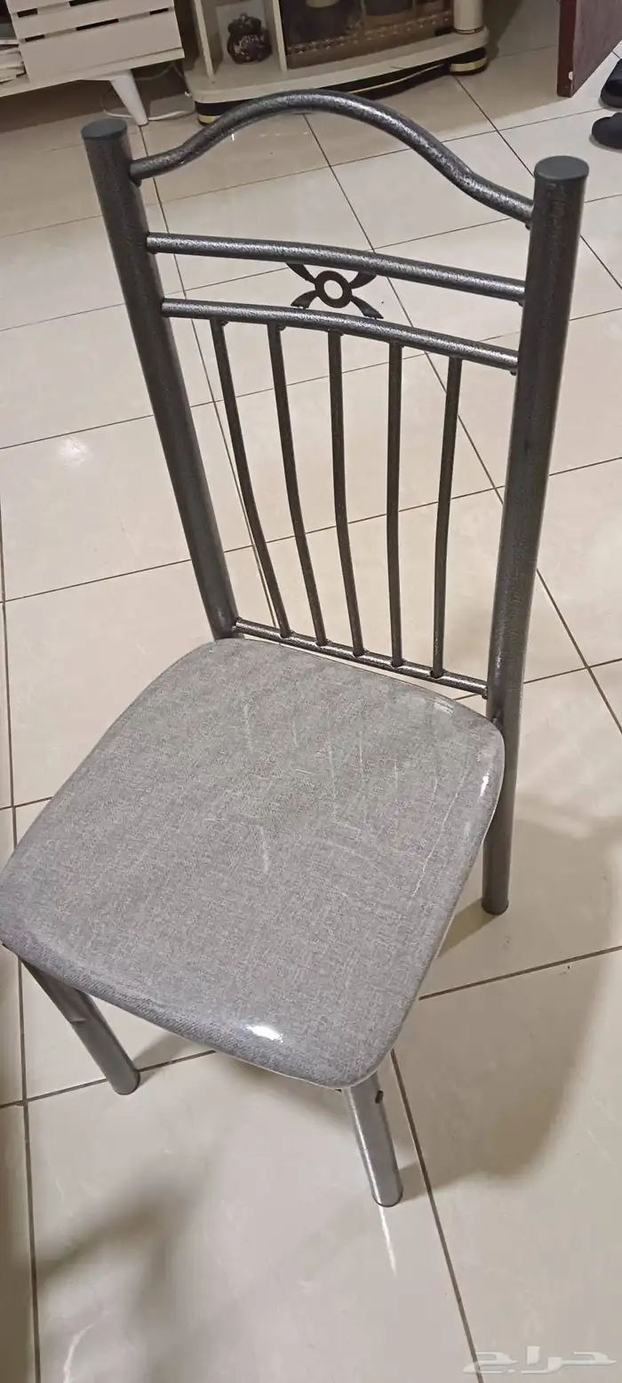 طاولة طعام ستة كراسي استخدام أربعة أشهر نضيفة جدا 0