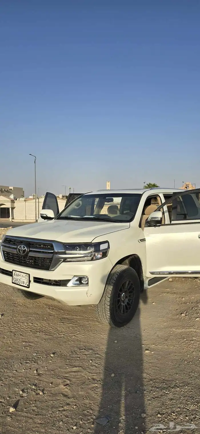 لاندكروزر تويوتا 2105 3
