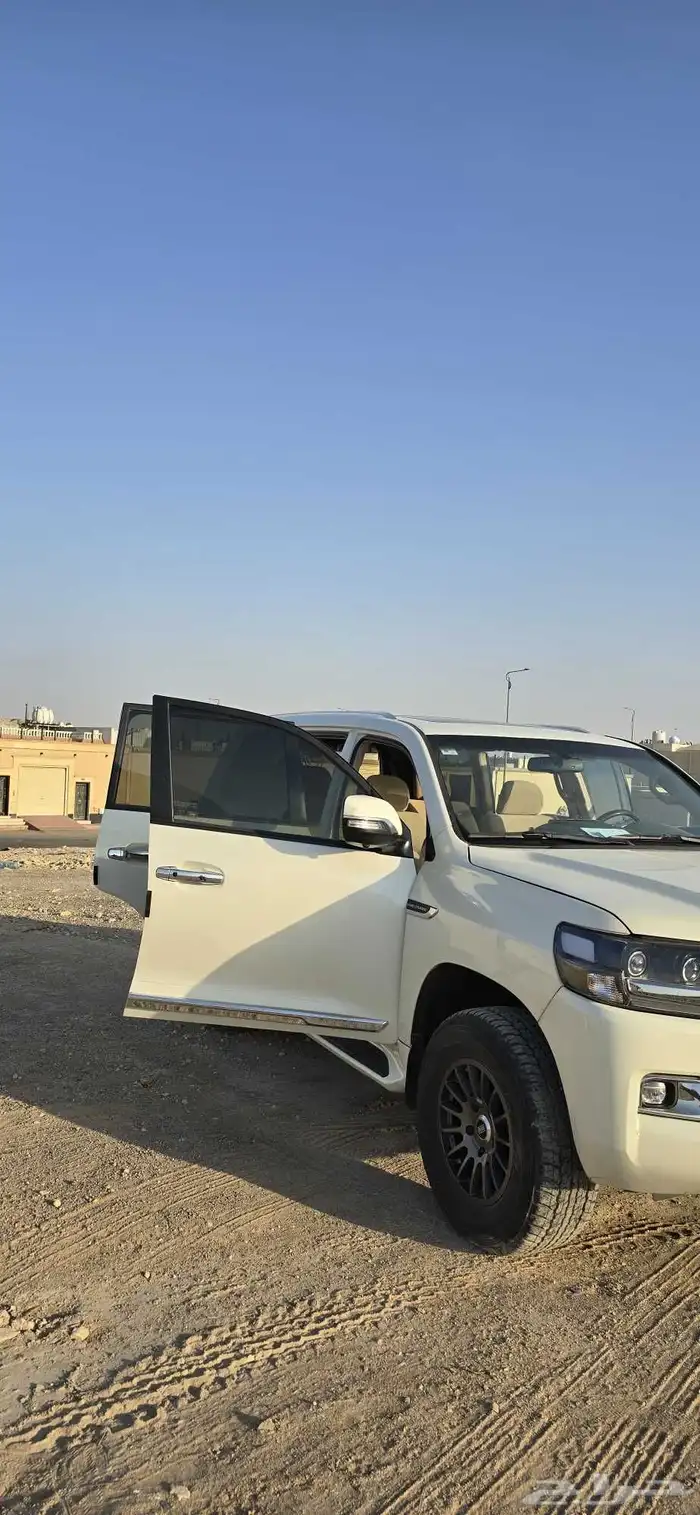 لاندكروزر تويوتا 2105 6