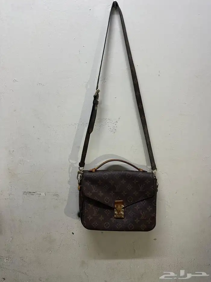 حقيبه يد نسائيه Pochette Metis من شركه Louis Vuit 4