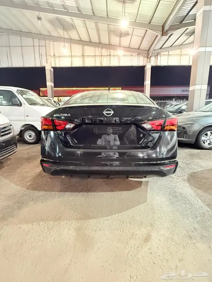 نيسان التيما استندر 2024 اسود ورمادي وازرق 7