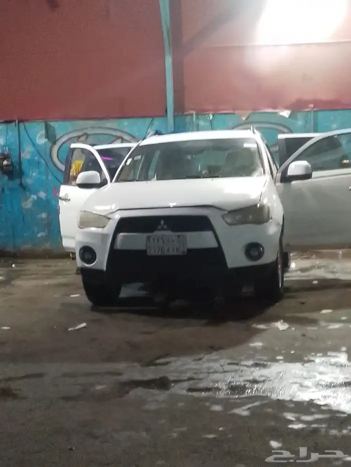 ميتسوبيشي 2011 نظيفه 2