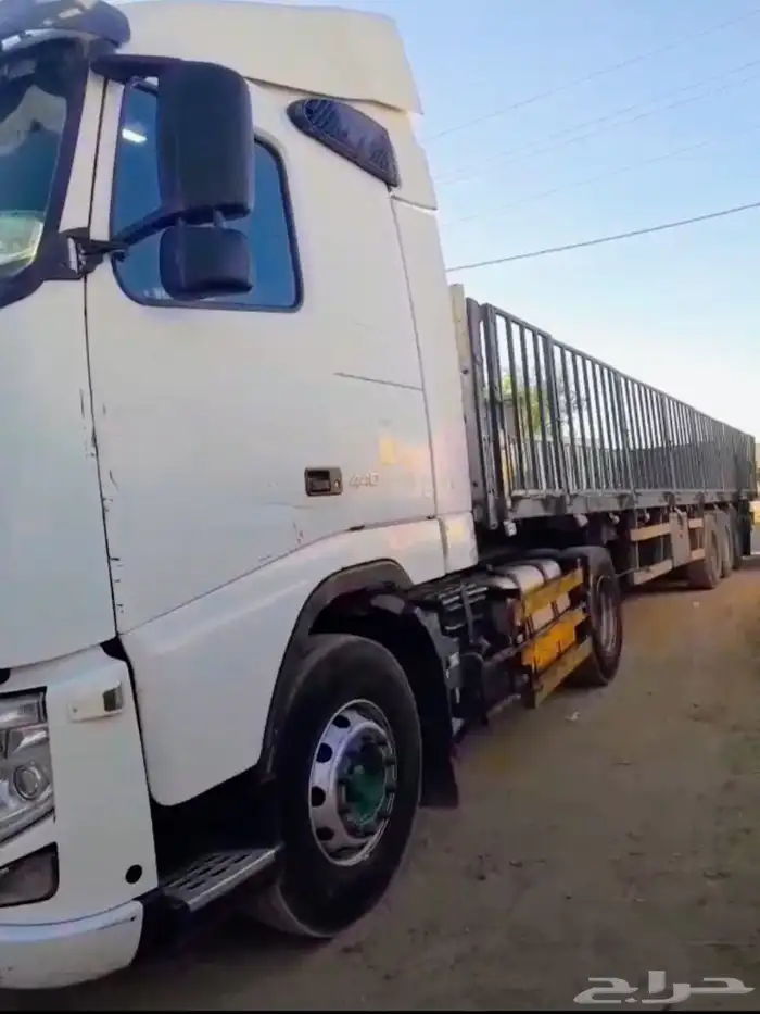 للبيع رأس تريلة فولفو FH موديل 2010 جاهز للتشغيل ونظيف 3