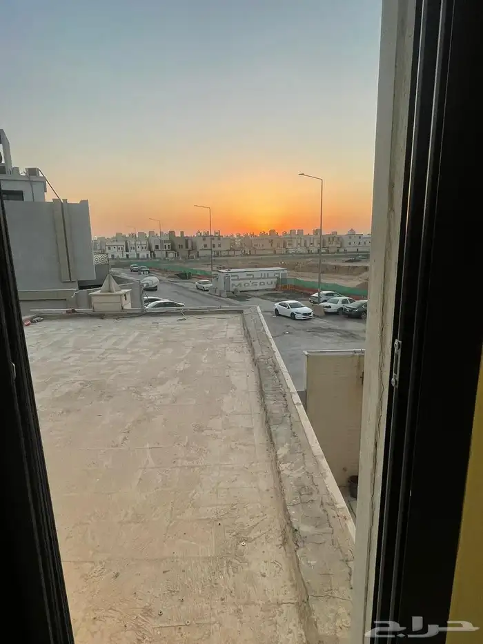 فيلا درج داخلي للايجار في حي الرمال تعمير 5