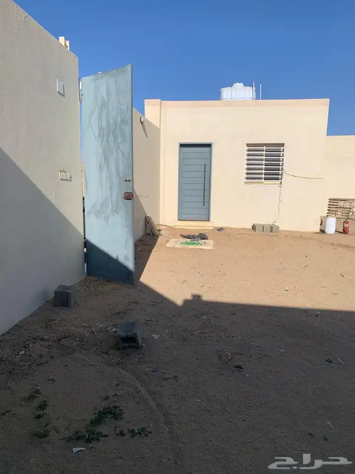 مستودع للايجار قريب من صناعية الخميس يوجد غرفه وعداد كهرباء 6