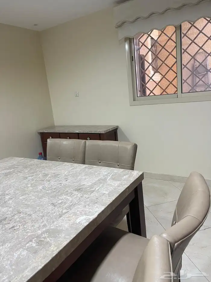 طاولة طعام 8 اشخاص 0