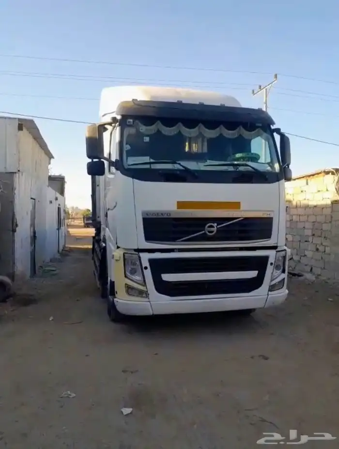للبيع رأس تريلة فولفو FH موديل 2010 جاهز للتشغيل ونظيف 1