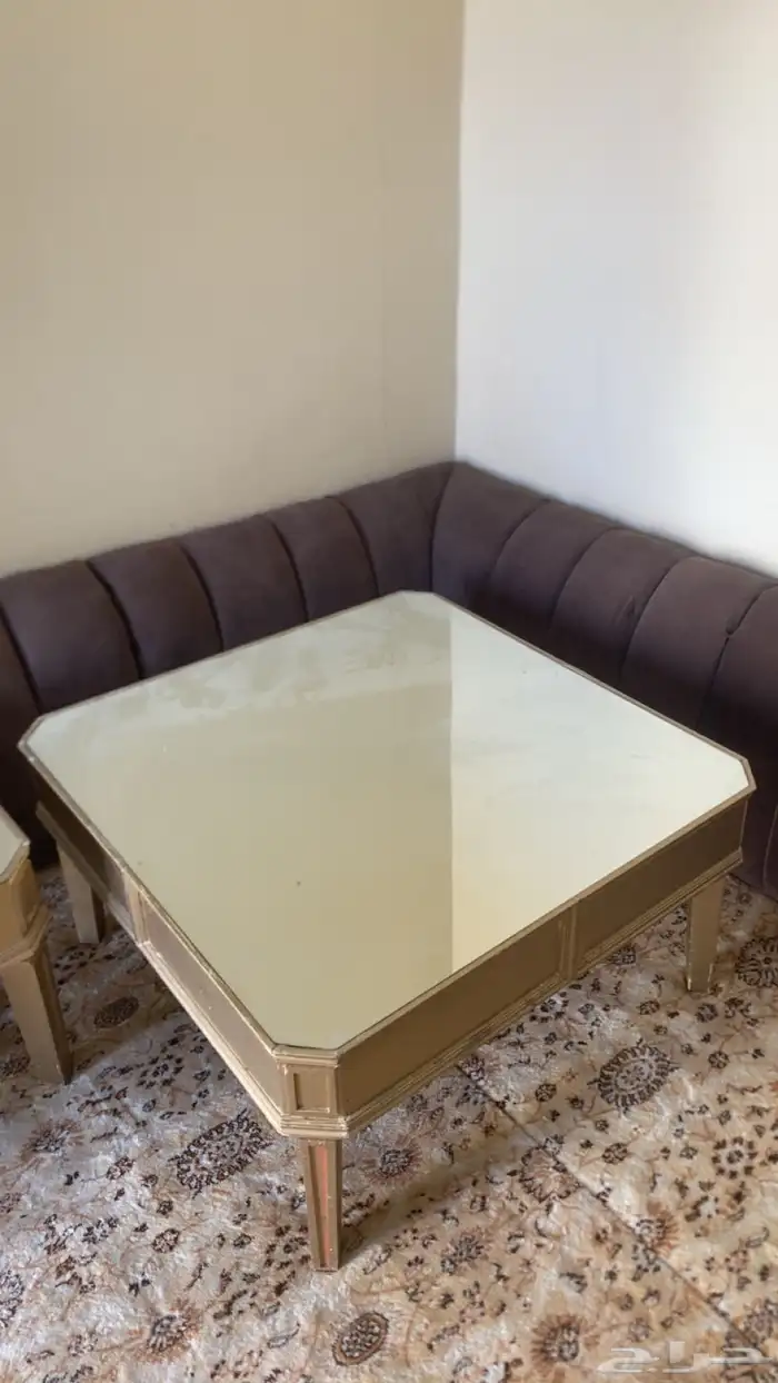 طاوله للبيع 0