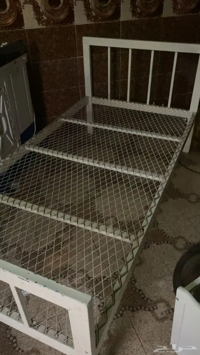 سرير ابيض حديد للبيع الموقع طبرجل 1