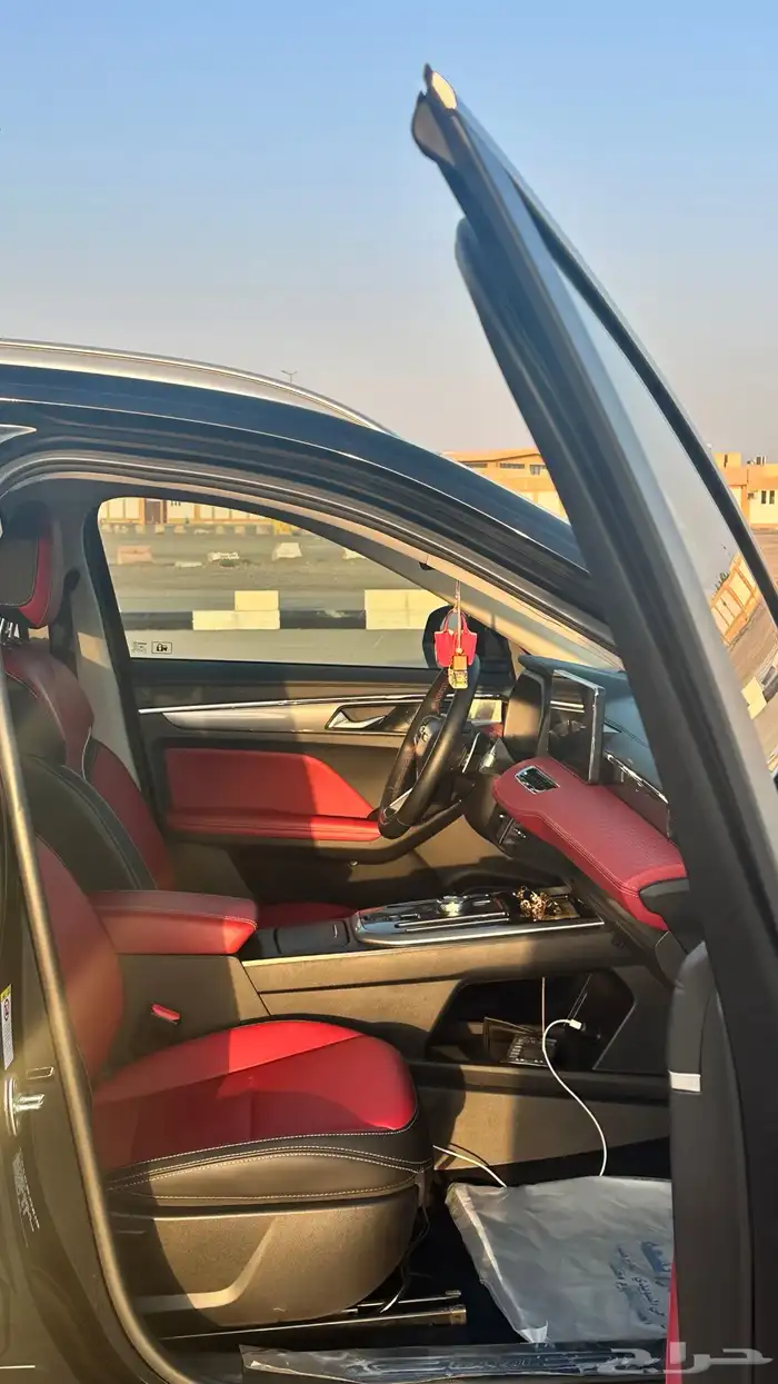 هافال جوليان 2022 - اسود داخلي احمر 5