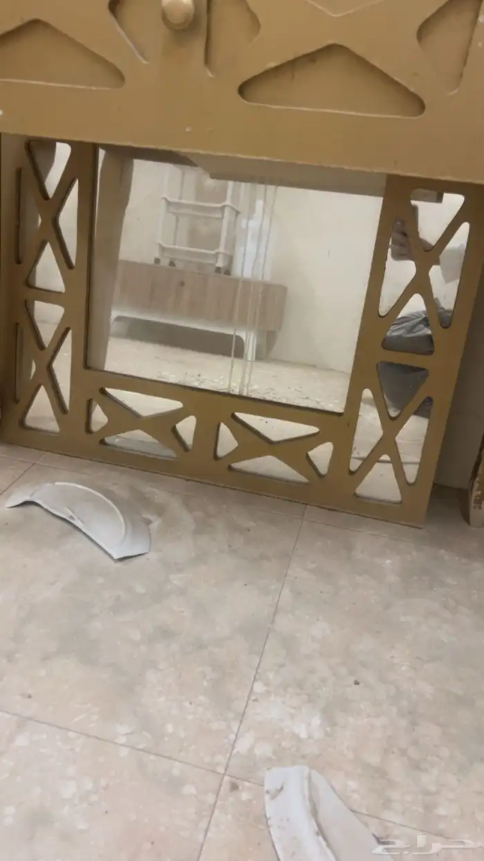 للبيع عدت خشب 1