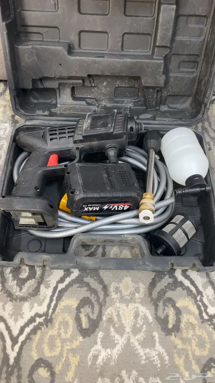 يوجد بطاريه 400 واط تشغل لامبات مخيم ويوجد مسدس ماء كهرابي 0