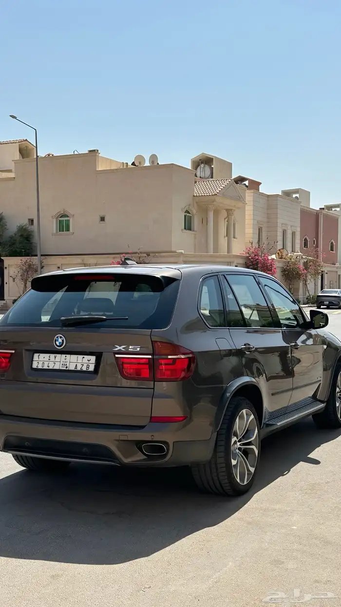 بي ام X5 2012 مصدومه صدمه بسيطه عداد 219 الف ك 4
