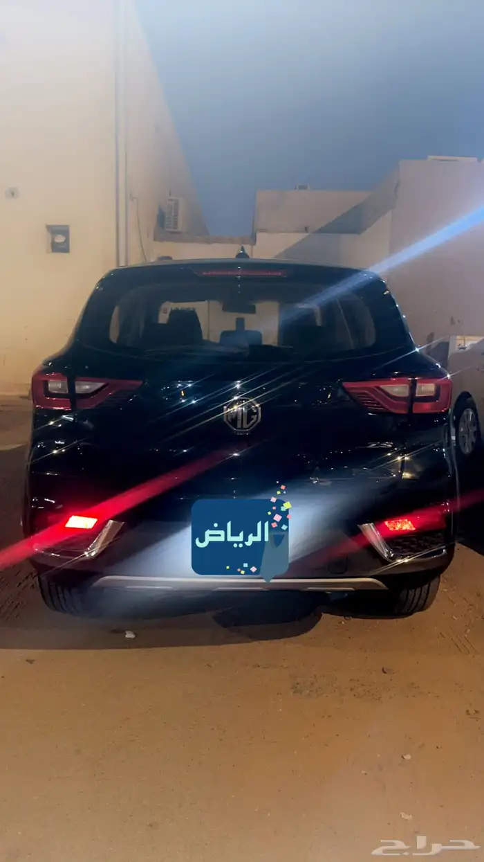 MG zs 2020 اسود 3
