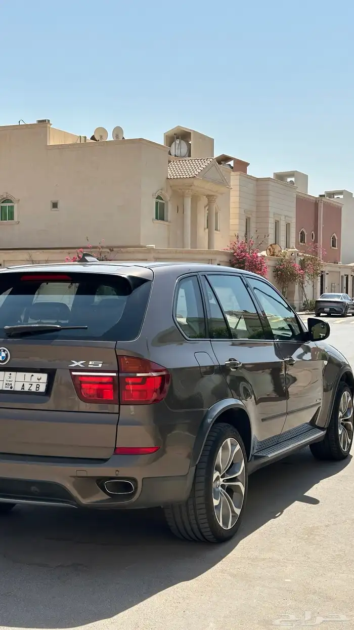 بي ام X5 2012 مصدومه صدمه بسيطه عداد 219 الف ك 5