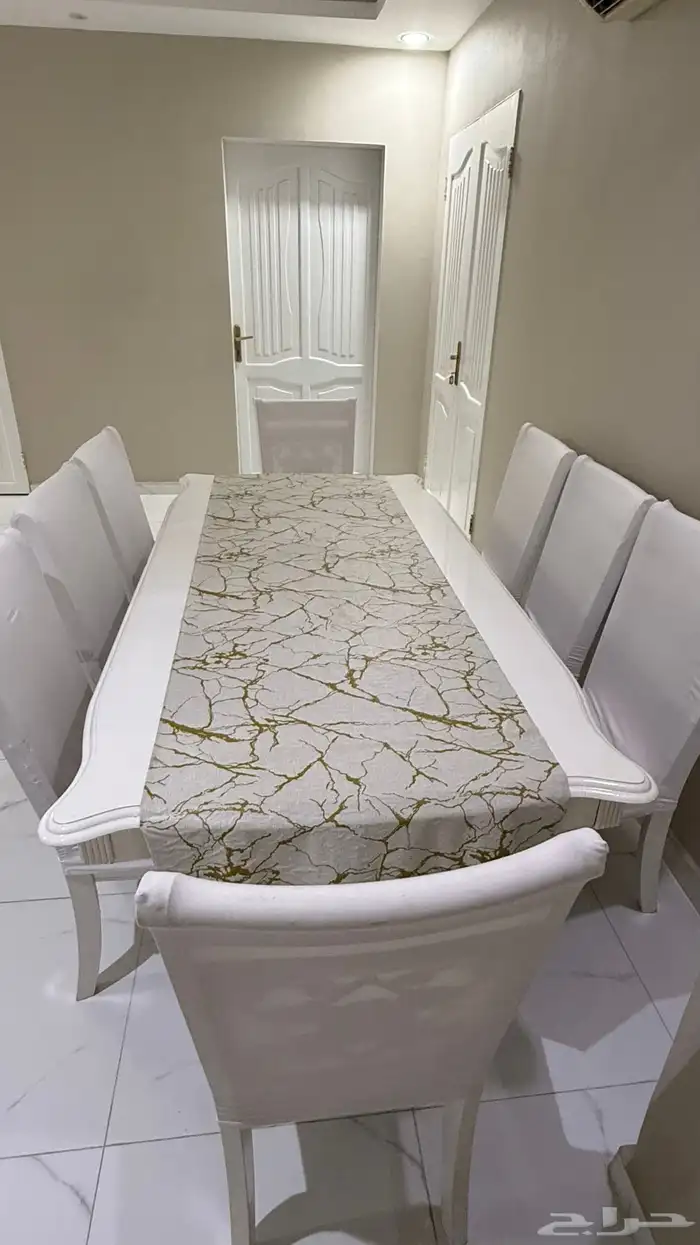 كنب مجلس نظيف وطاوله طعام 8كراسي 2