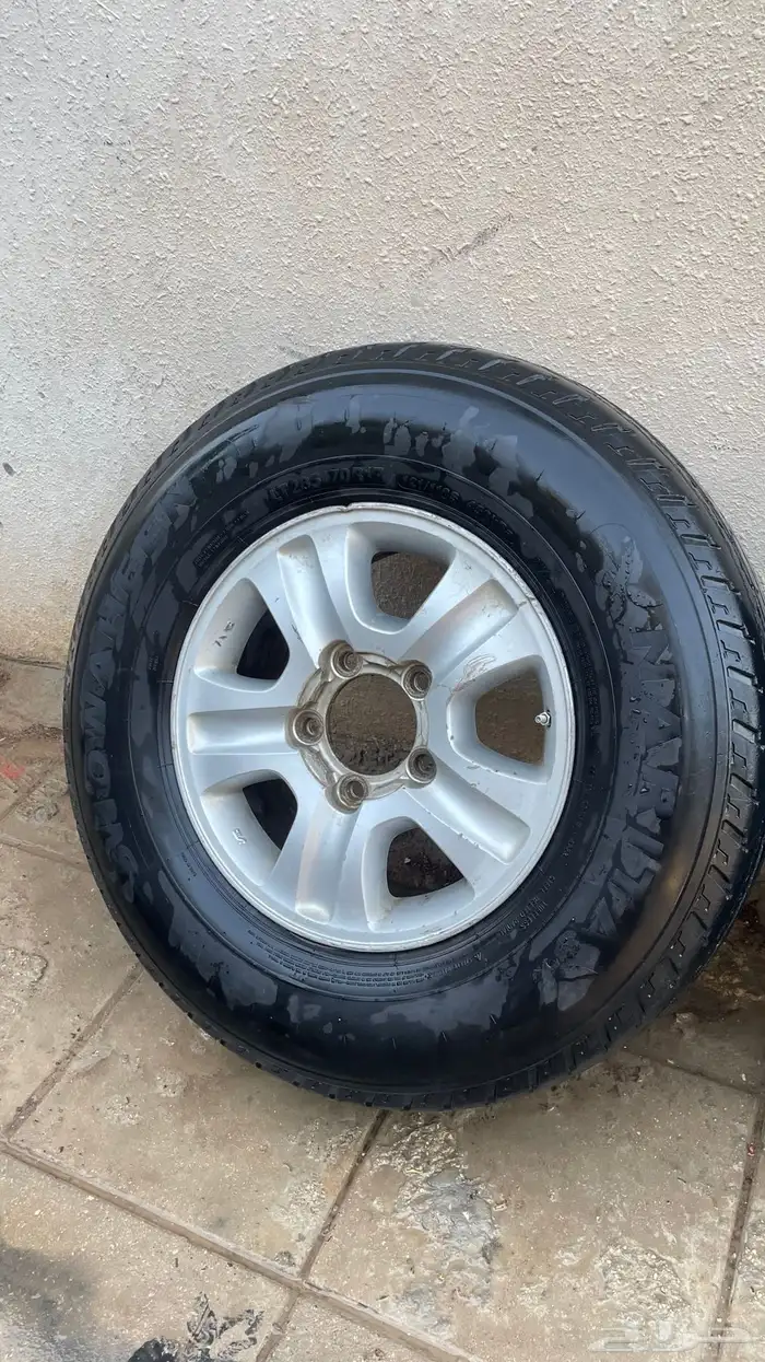 اربع جنوط مع كفرات مقاس 17 3