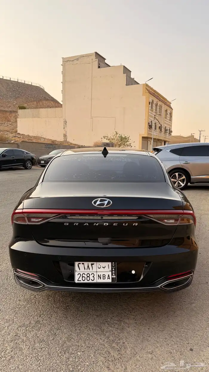 هونداي ازيرا 2020 ( بنزين) v4 بحالة الوكالة 3