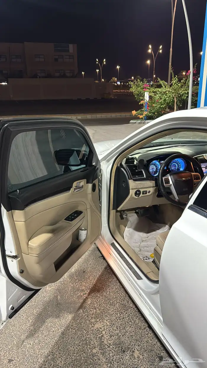 للبيع كرايسلر C300 سلندر 8 5
