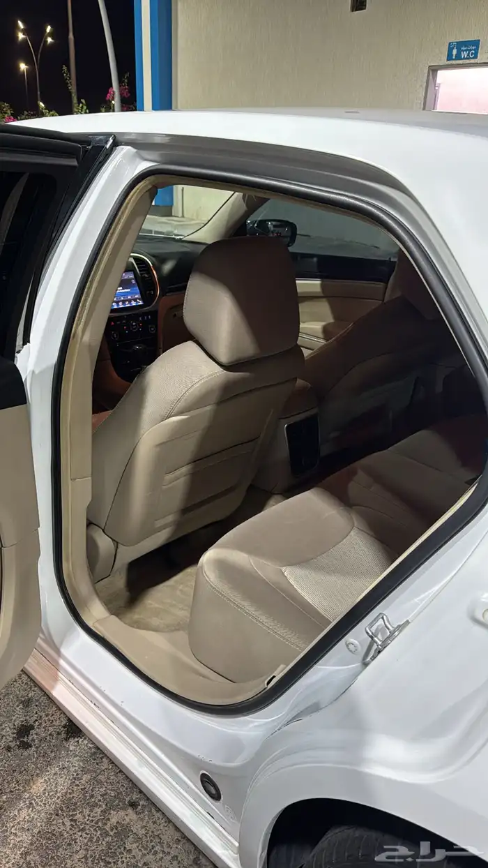 للبيع كرايسلر C300 سلندر 8 6