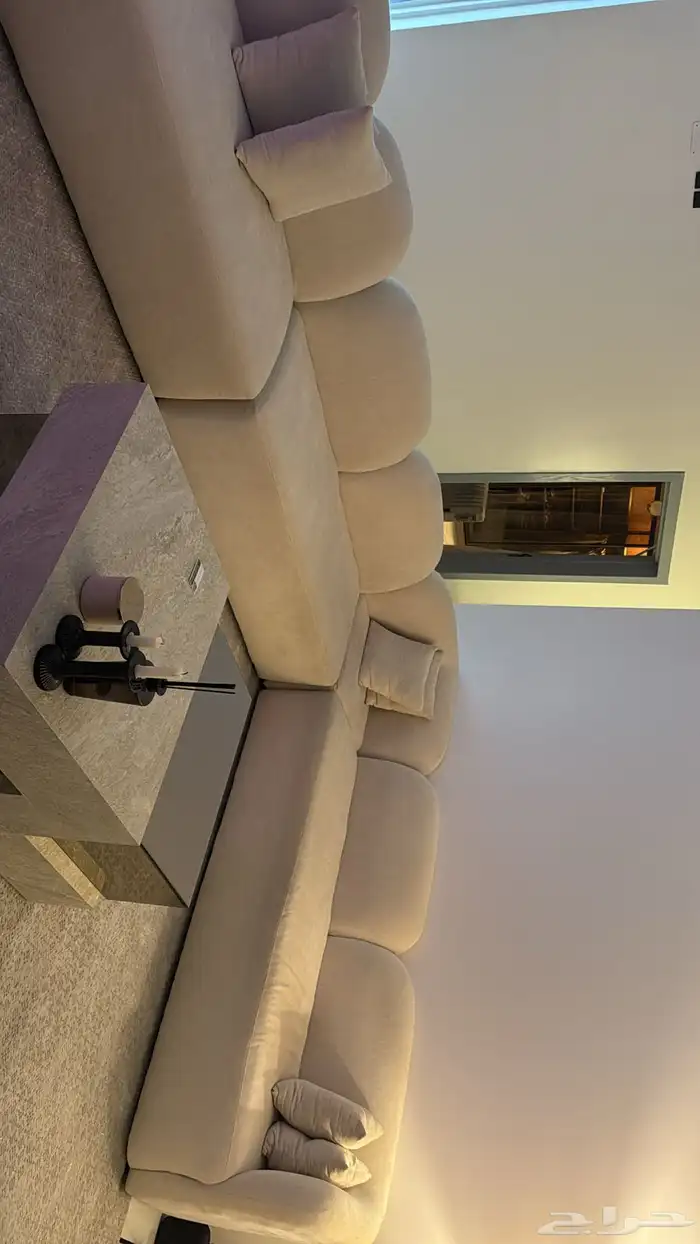 كنب شبه جديد ( 3 4 ) ويوجد قطعه مترين اضافيه 3