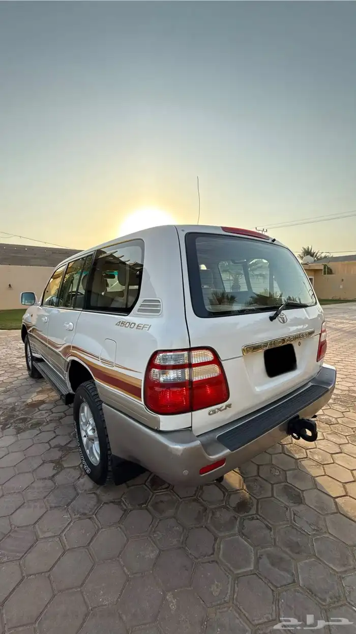 لاندكروزر 2005 وارد البازعي فل كامل قير عادي GXR فل 8