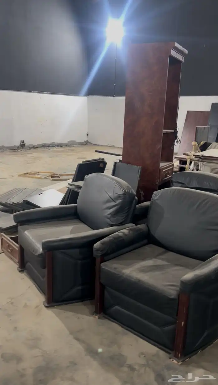 سكراب خشب ومكيفات وكراسي للبيع 2