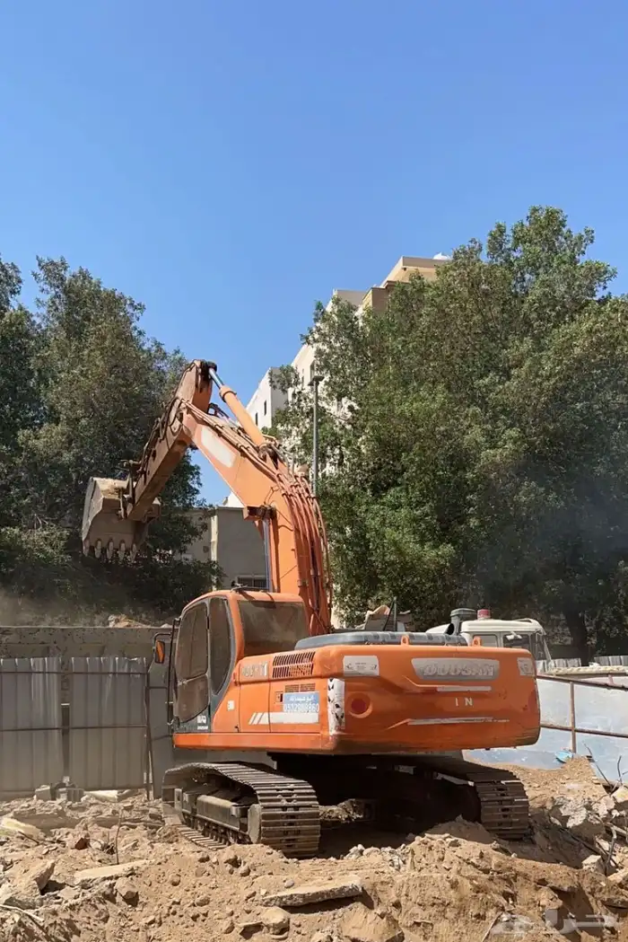 حفار بوكلين للايجار هدم وحفر الاراضي بجده 4