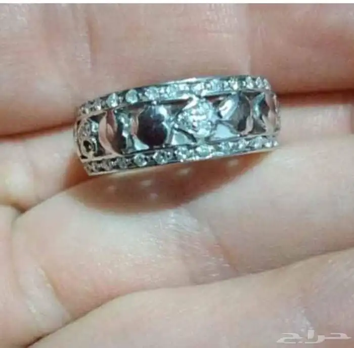 ذهب ع. 18 وزنه 5.1غ. فصوص كامل دايمند. سعره الاصلي 7500رس 1