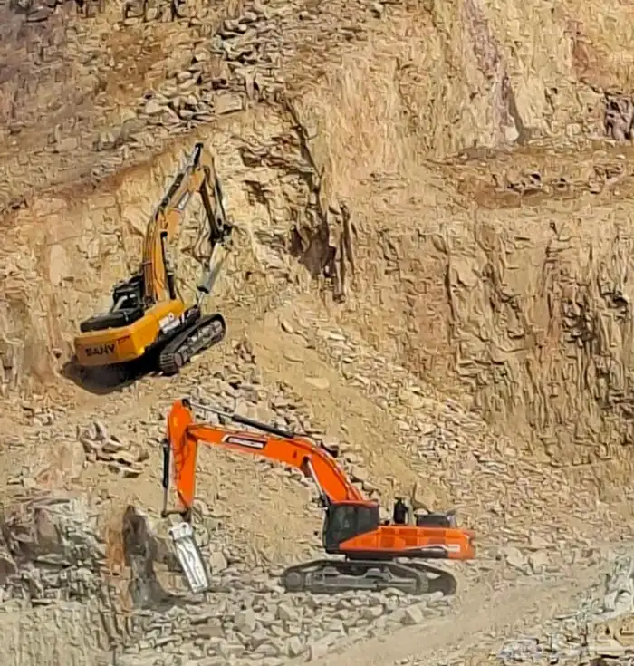 بوكلين للايجار تكسير جبال وحفر مقاولات او بليوميه او بساعه 4