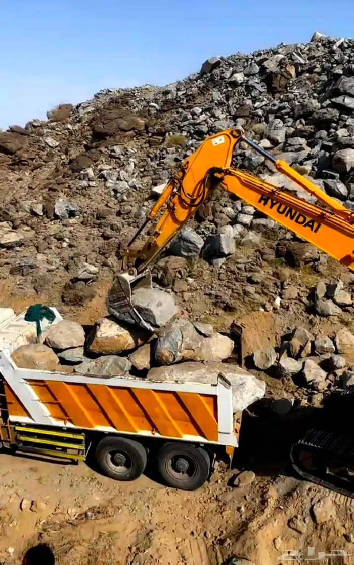 بوكلين للايجار تكسير جبال وحفر مقاولات او بليوميه او بساعه 5