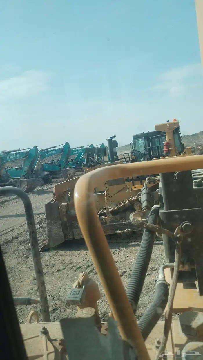 سواق بلدوزر قديم خبره في مجال الاشغال 0