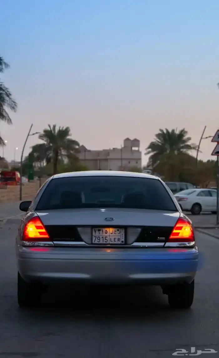 فورد كراون فكتوريا 2011 5