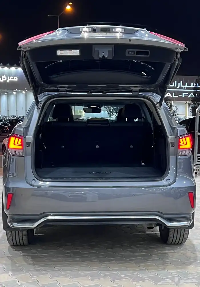 لكزس RX350L موديل 2021 4