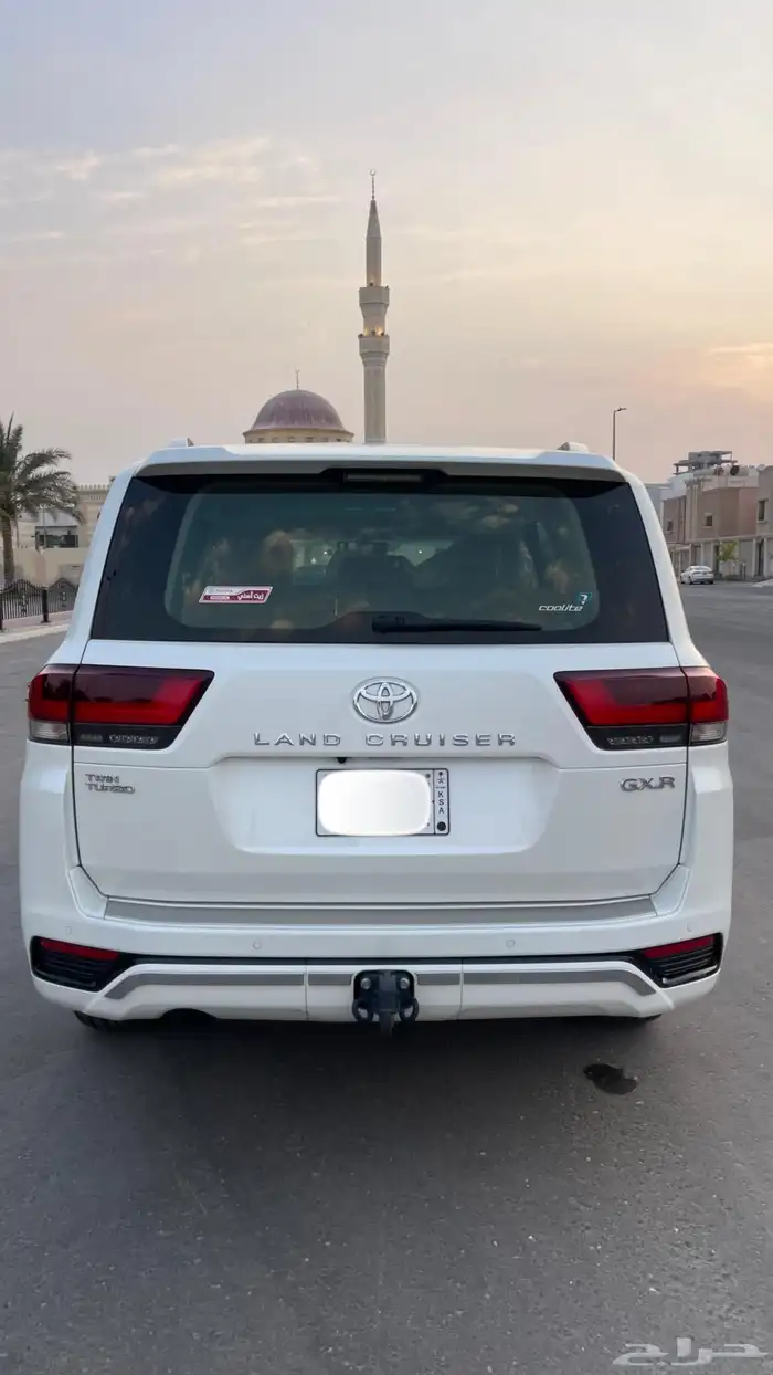تويوتا لاندكروزر بنزين رقم 3 موديل 2022 12