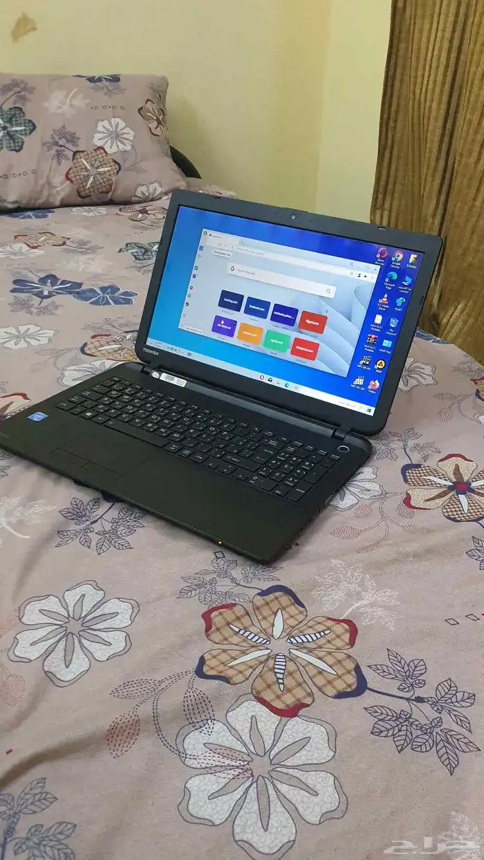 لاب توب توشيبا بمعالج سيليرون نظيف 3