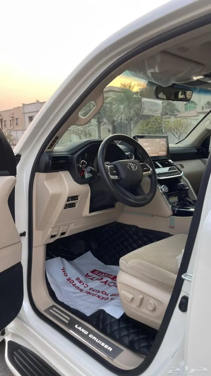 تويوتا لاندكروزر بنزين رقم 3 موديل 2022 22