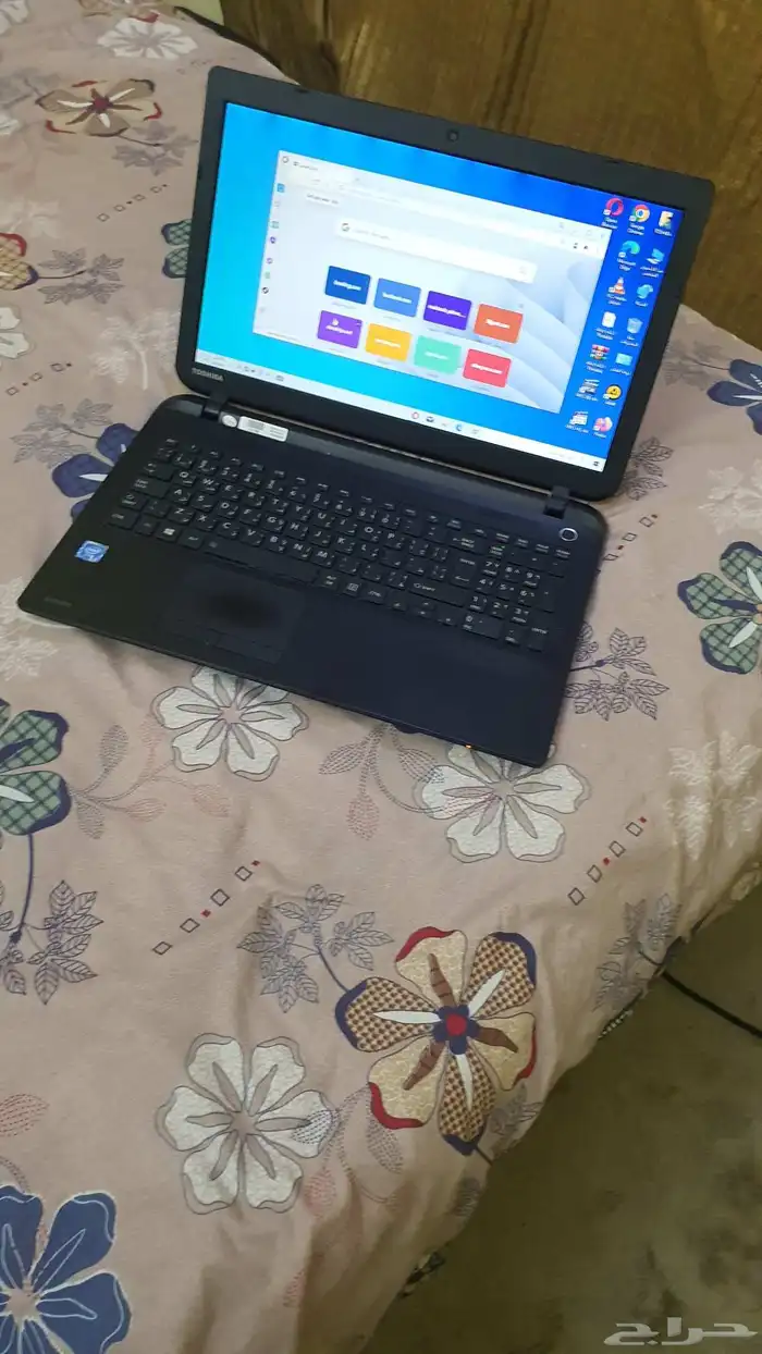 لاب توب توشيبا بمعالج سيليرون نظيف 1