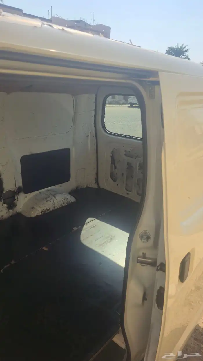 للبيع تويوتا هايس 2023 - قير عادي - ممشى 80 ألف كم ا 4