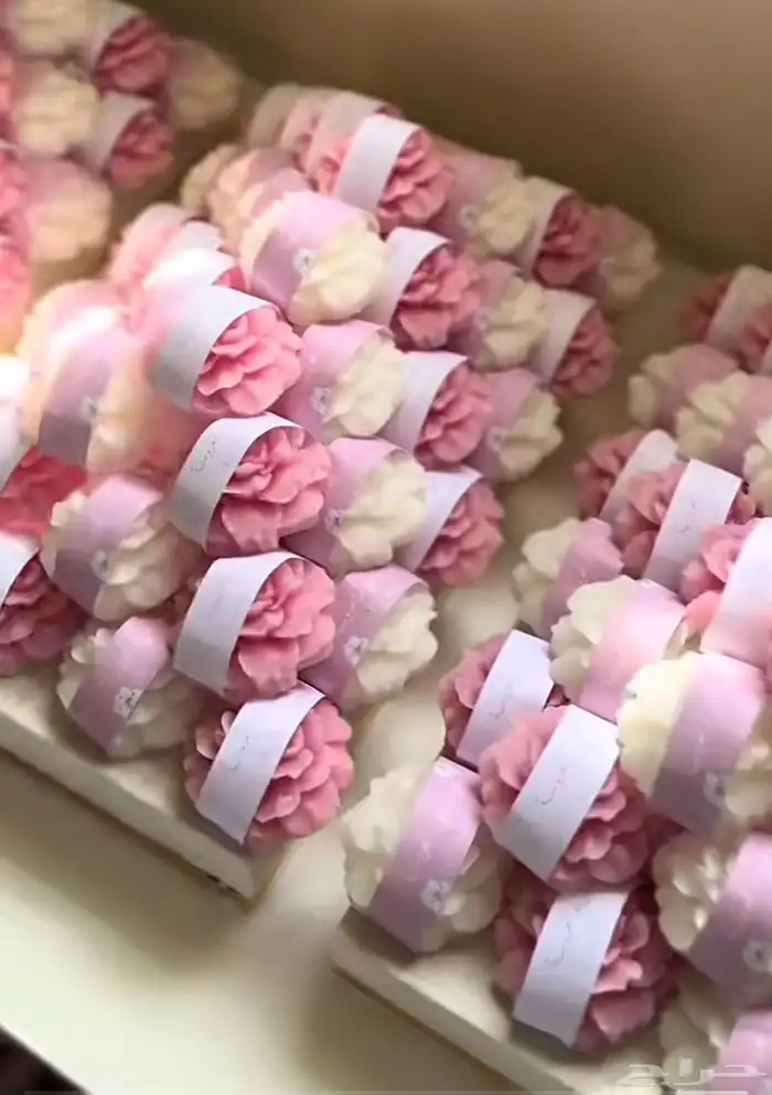 شموع توزيعات مع الثيم حسب الطلب 13