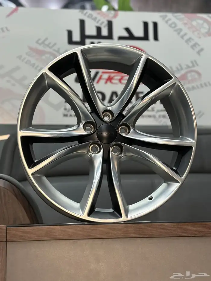 يوجد لدينا جميع انواع الجنوط وجميع مديلات السيارات 95