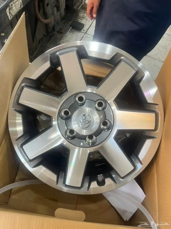 يوجد لدينا جميع انواع الجنوط وجميع مديلات السيارات 70