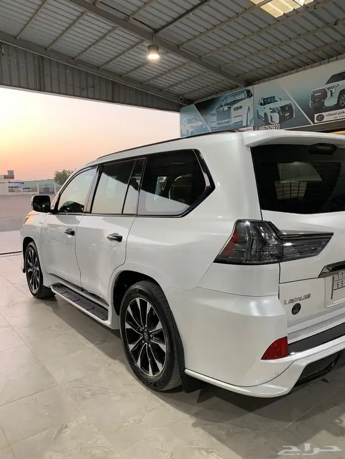 لكزس LX 2021 بلاك اديشن 5