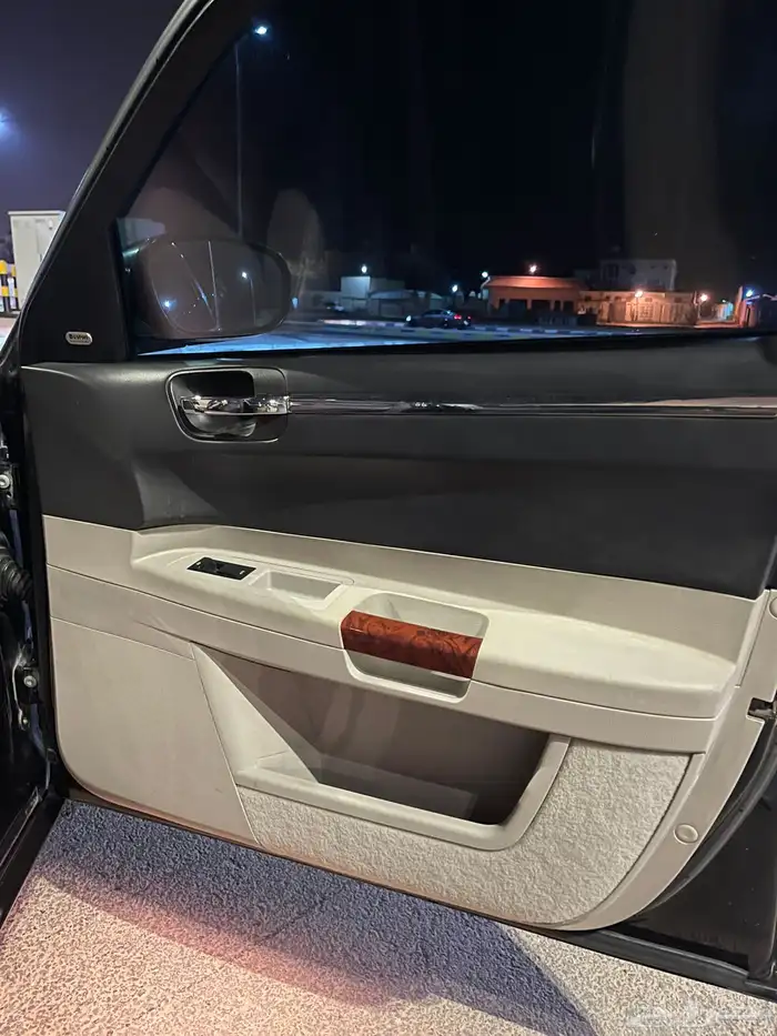 للبيع كرايزلر موديل 2005 19