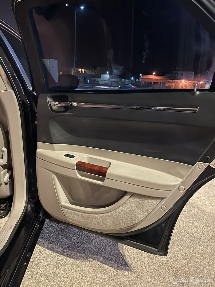 للبيع كرايزلر موديل 2005 27