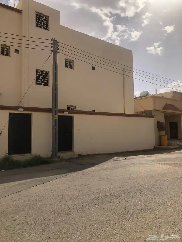 للبيع عمارة اربع شقق حي الجبل 1